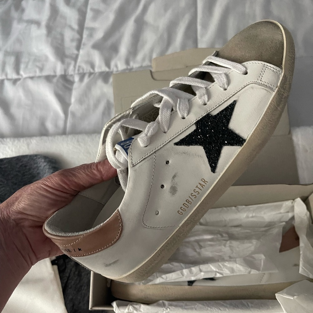 Brand new golden goose great in original box great color with black star size 9